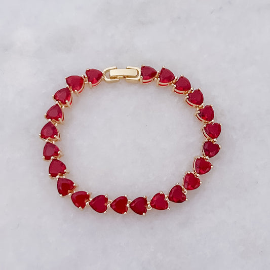 Armband mit roten Herzen