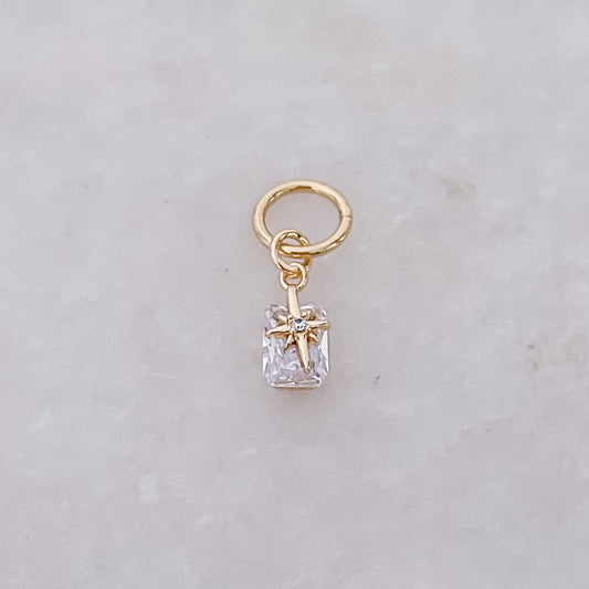 Winziger weißer Sternenanhänger
