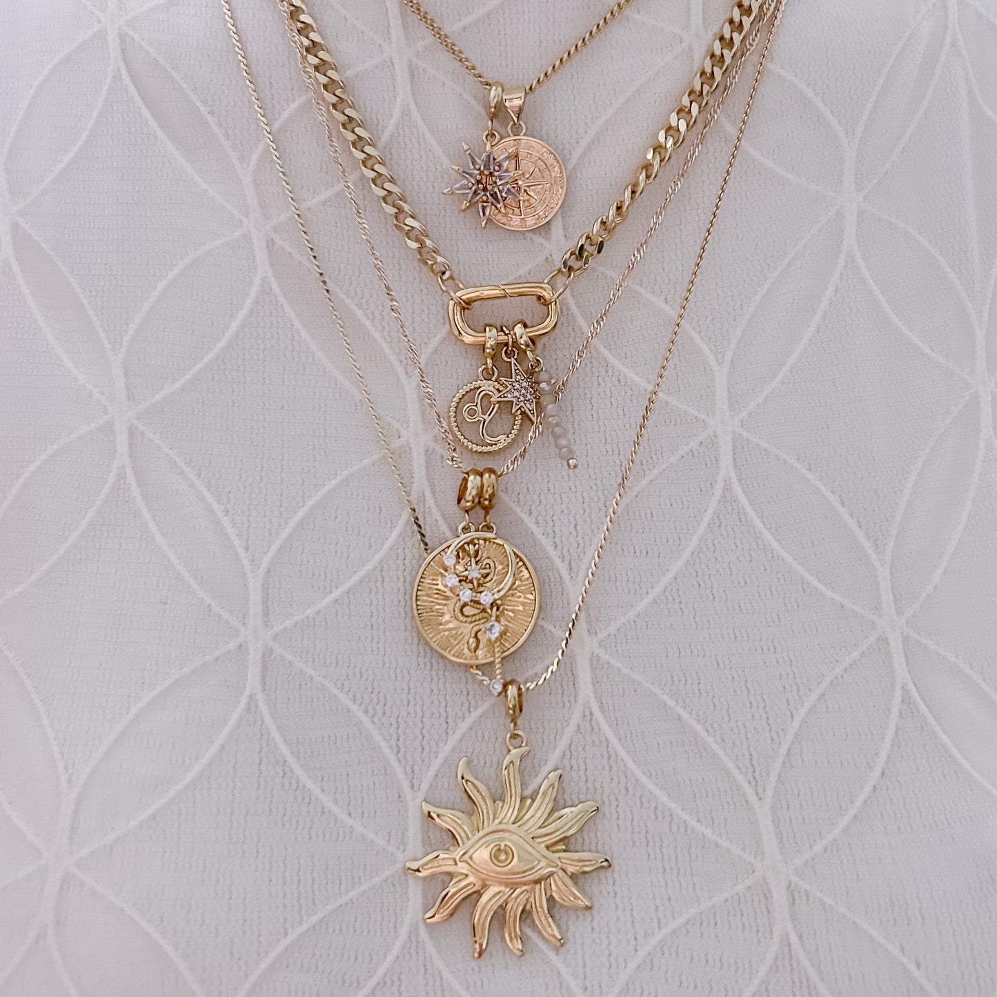 Goldener Kompass-Anhänger