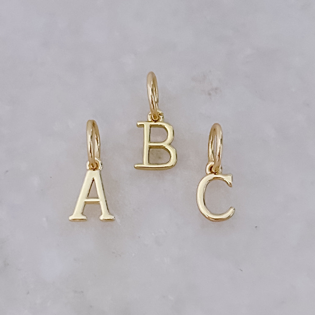 Goldener Buchstabe - Anhänger