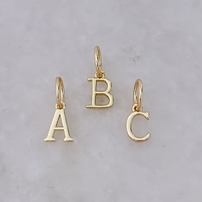 Goldener Buchstabe - Anhänger