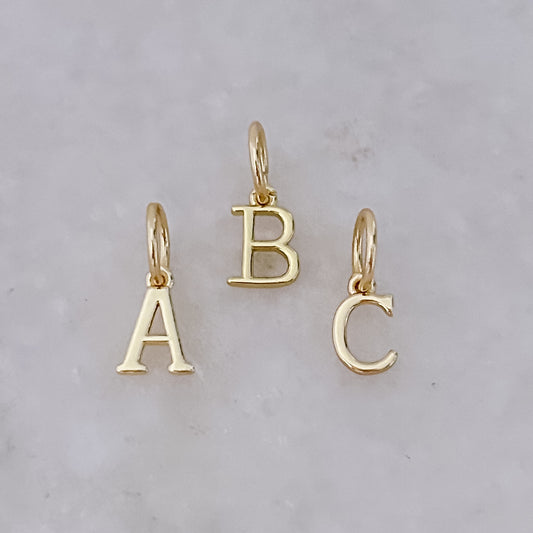 Goldener Buchstabe - Anhänger