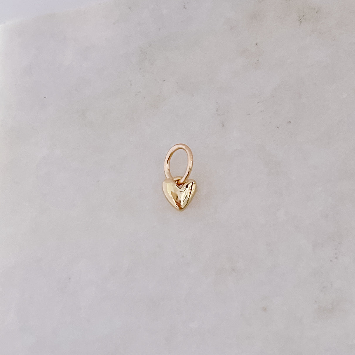 Kleiner goldener Herzanhänger